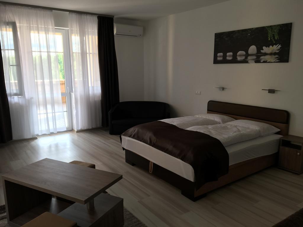F&M Apartman เอ็กแกร์ซาโลก ภายนอก รูปภาพ