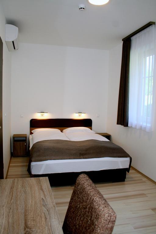 F&M Apartman เอ็กแกร์ซาโลก ภายนอก รูปภาพ