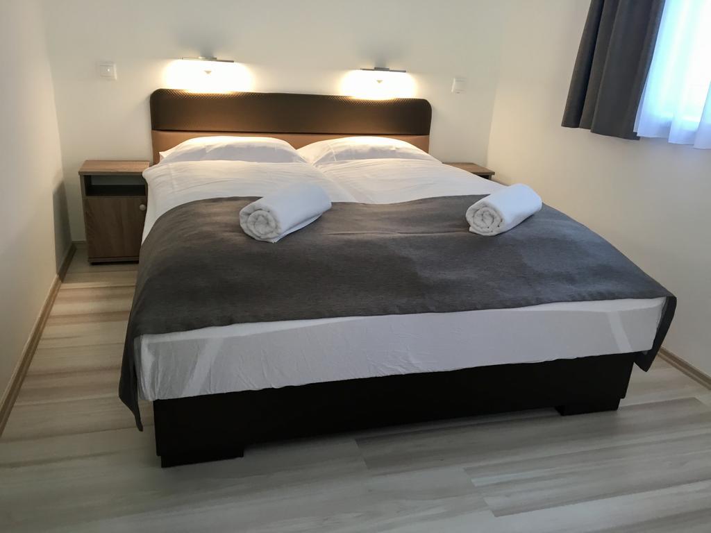 F&M Apartman เอ็กแกร์ซาโลก ภายนอก รูปภาพ
