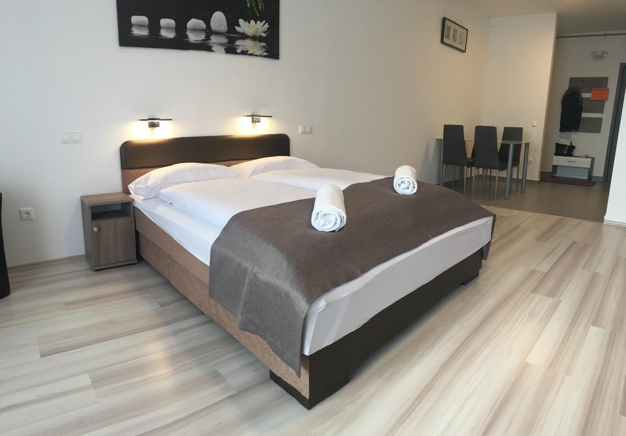 F&M Apartman เอ็กแกร์ซาโลก ภายนอก รูปภาพ